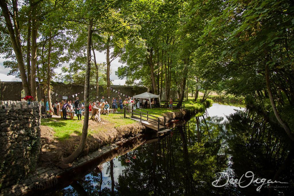 Готель Galway Glamping Туам Екстер'єр фото