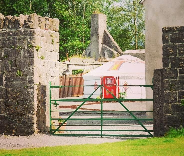 Готель Galway Glamping Туам Екстер'єр фото